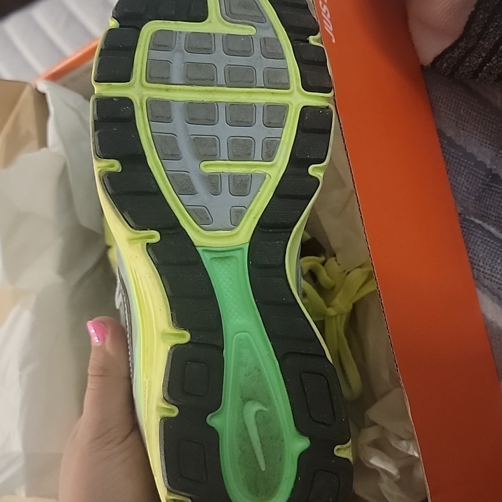 Nike - Picture 3 of 4